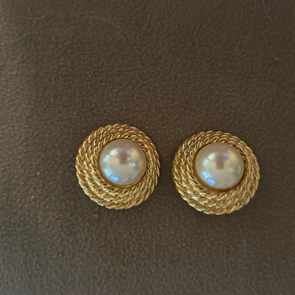 Elegant Gold and Pearl Clip On Vintage Earrings